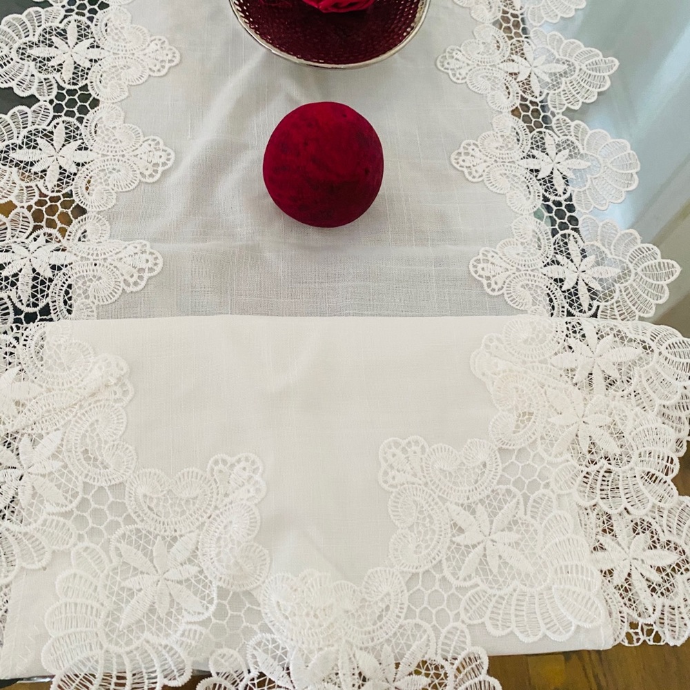 Table runner - Picture 3 of 4